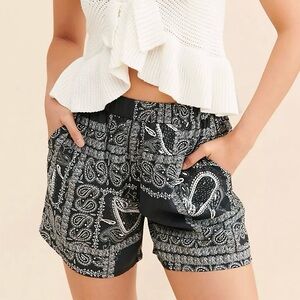 Just Female Relaxed Paisley Print Shorts Black XS
